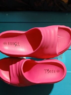 Rouge Helium Pink Slide Sandals